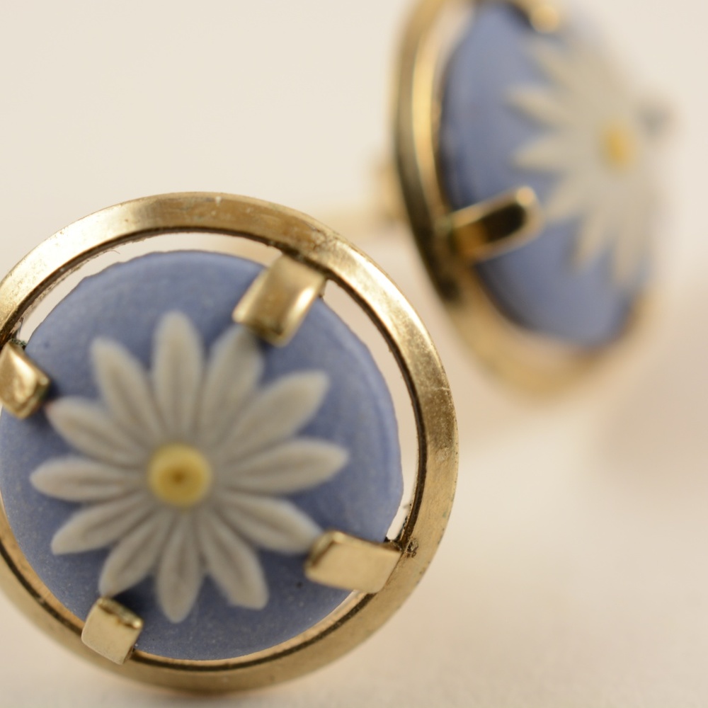 Vintage Wedgwood Daisy Earrings